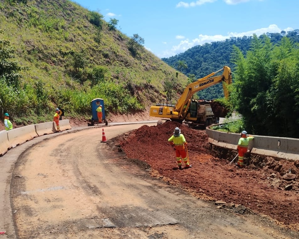 Eixo Sp Inicia Reconstru O Da Base Do Pavimento Na Serra Jornal A