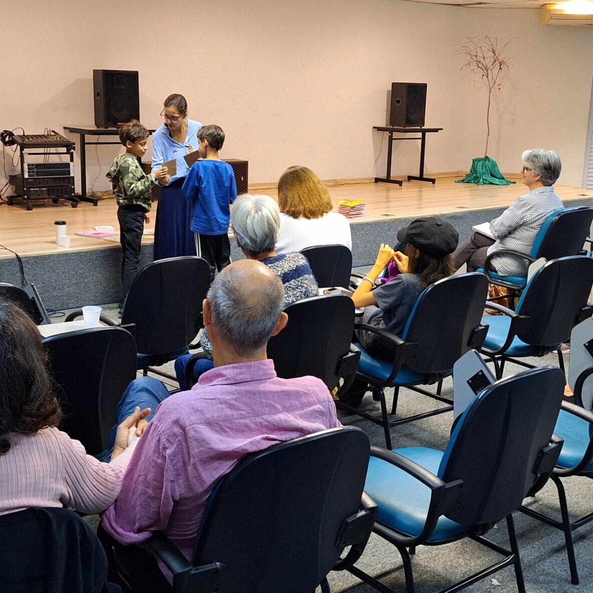 Nesta quinta-feira (6), encontro gratuito reúne escritores e entusiastas para troca de experiências literárias - foto: Divulgação