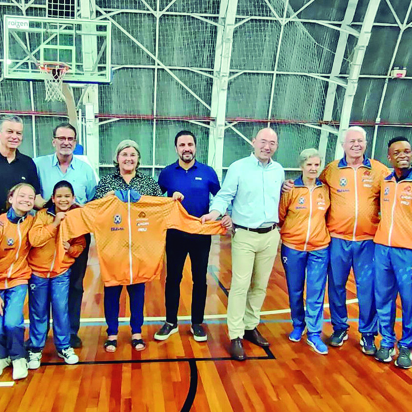 Presidente da Acipi, prefeito Luciano Almeida, Branca com patrocinadores e atletas