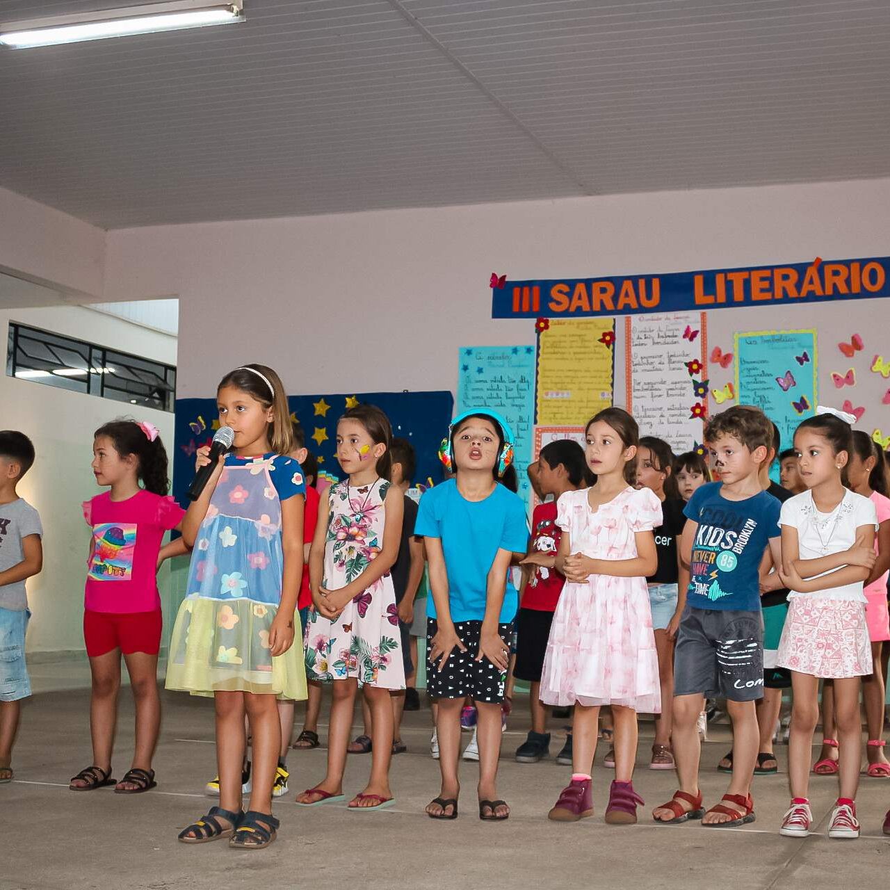 Alunos do 1º ao 5º ano apresentaram teatros, jograis, poesias, dramatizações e outras manifestações artísticas