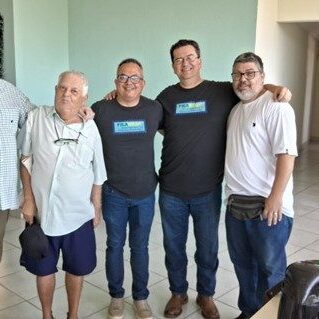 Gilberto Tenor, presidente da Sociedade Brasileira de Numismática, Nelson Spada, Robson Peniche, Paulo Araripe e Alessandro Aparício, do clube local - foto: Divulgação