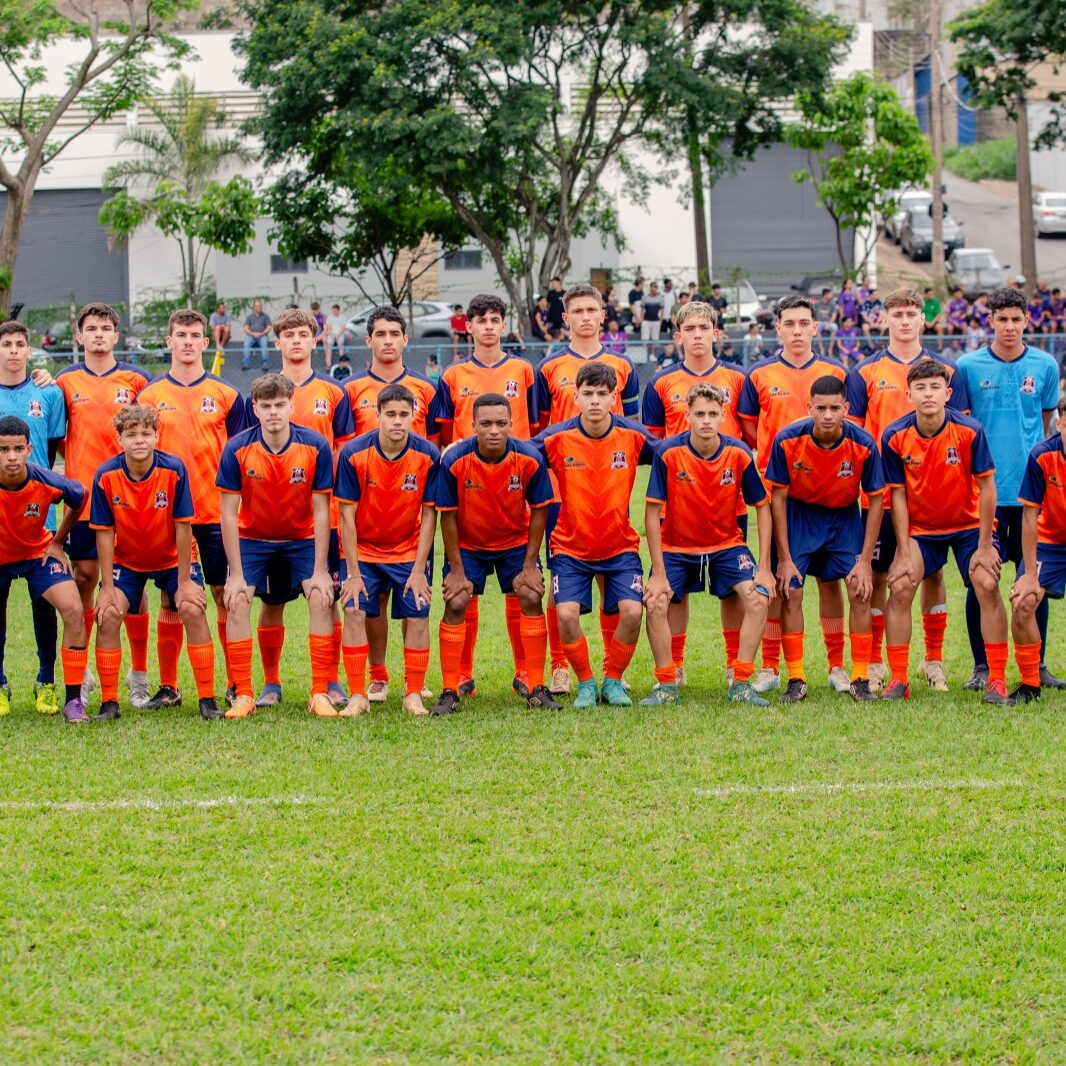 O São Pedro FC levantou o troféu de vice-campeão na categoria sub-17 logo em sua estreia na Copa Rocha Netto de Futebol